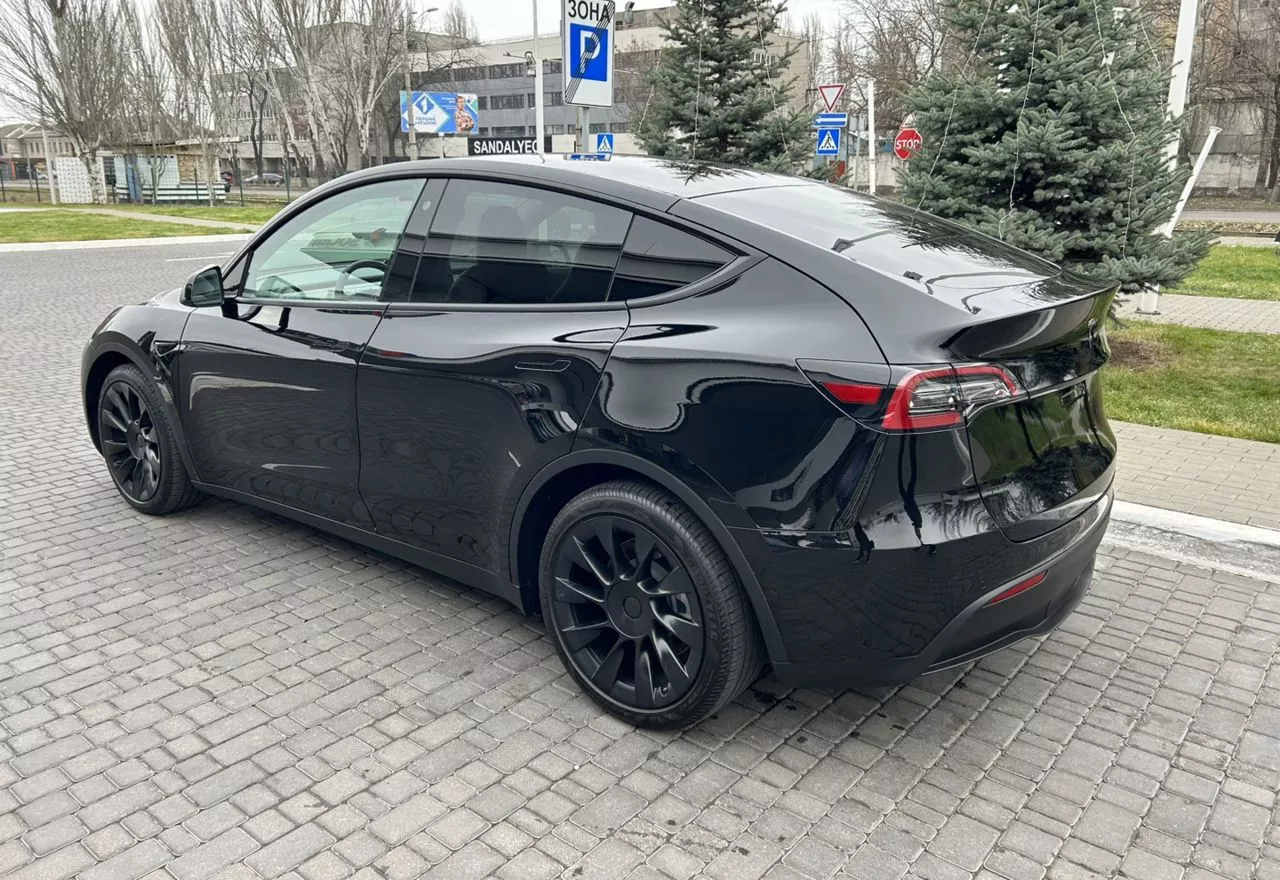 Tesla Model Y  82 kWh 2021111