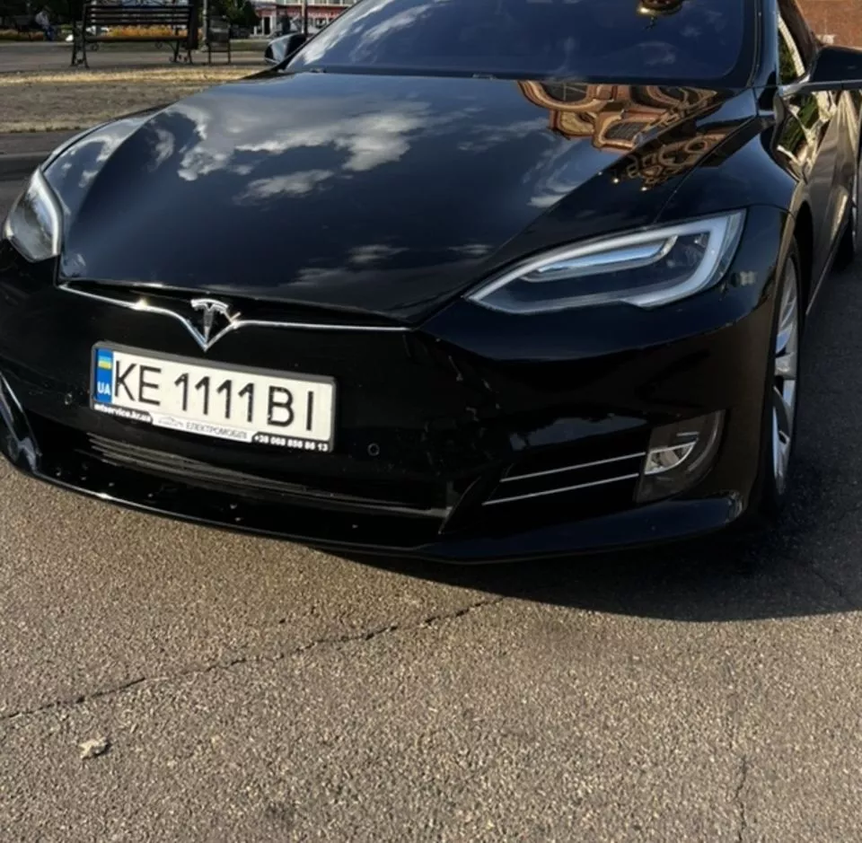 Tesla Model S 