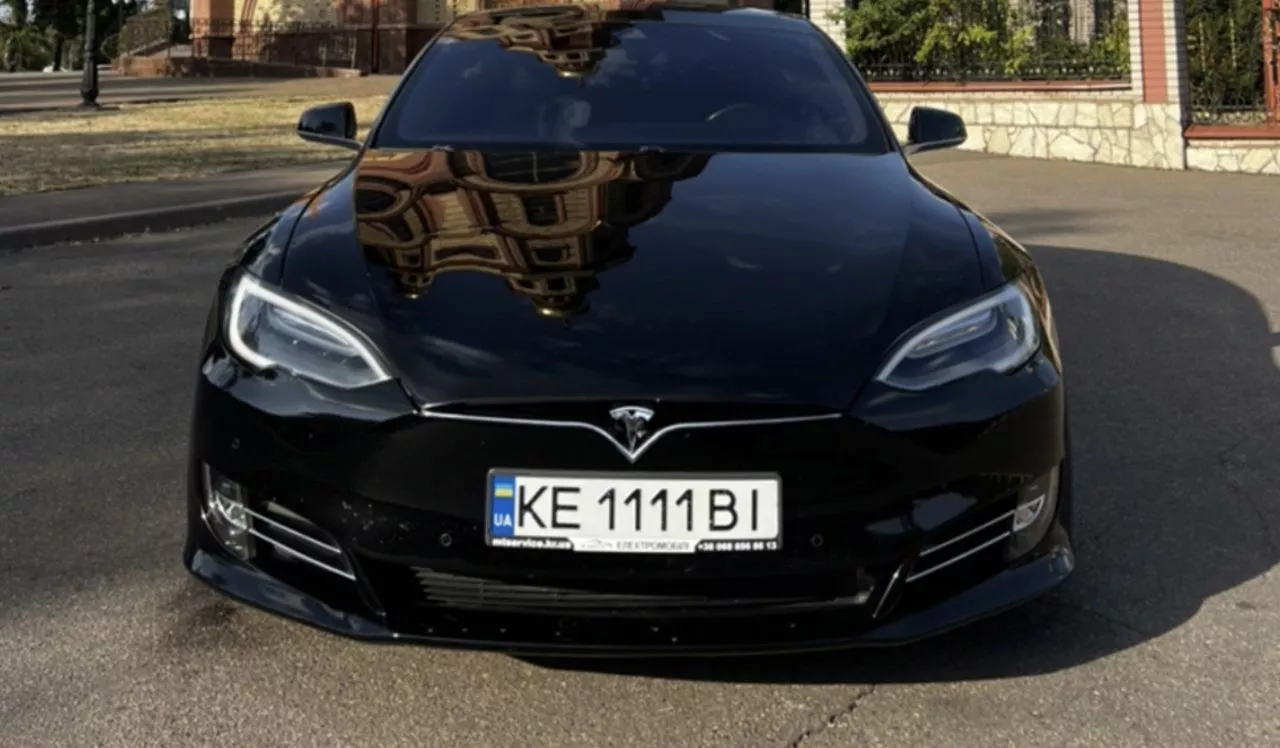 Tesla Model S  201611