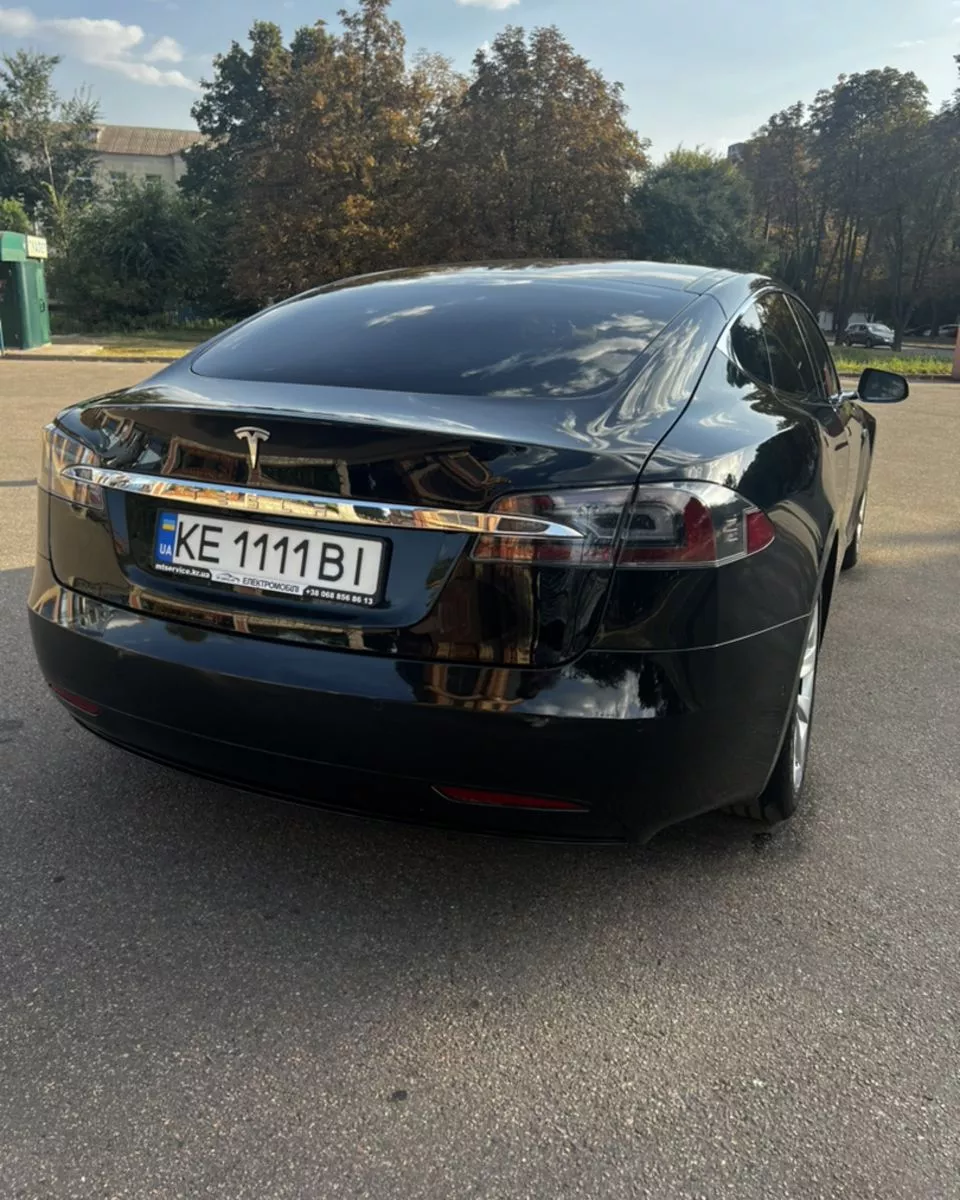 Tesla Model S  2016121