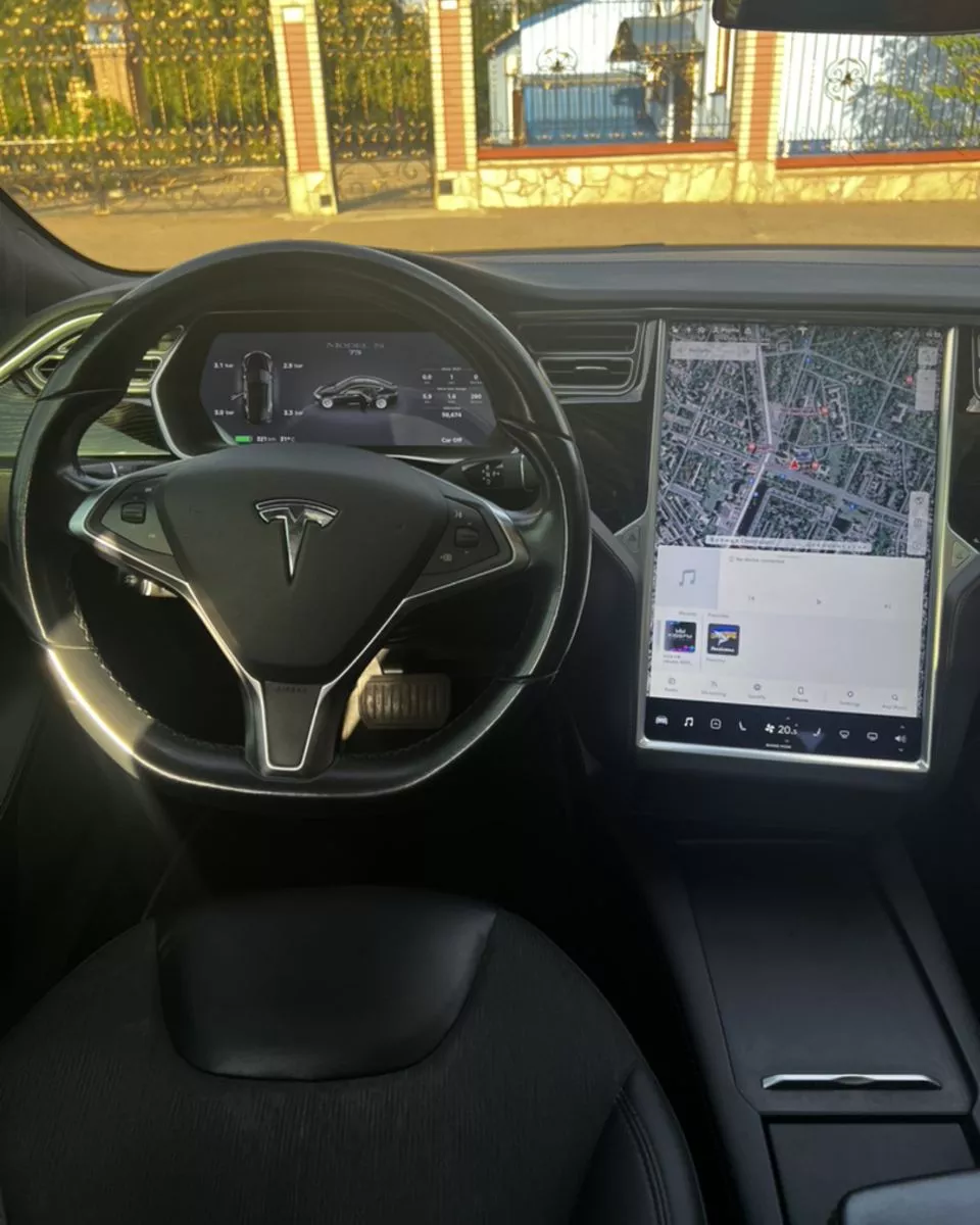 Tesla Model S  2016131