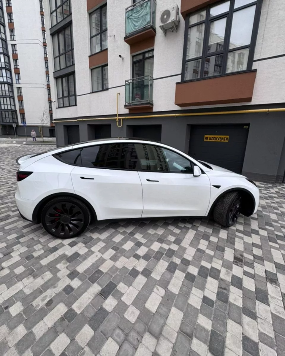 Tesla Model Y  82 kWh 202141