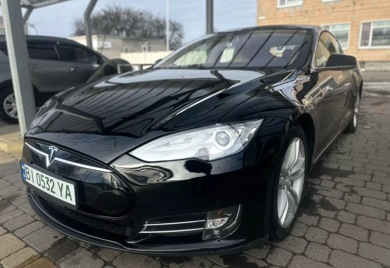 Tesla Model S 