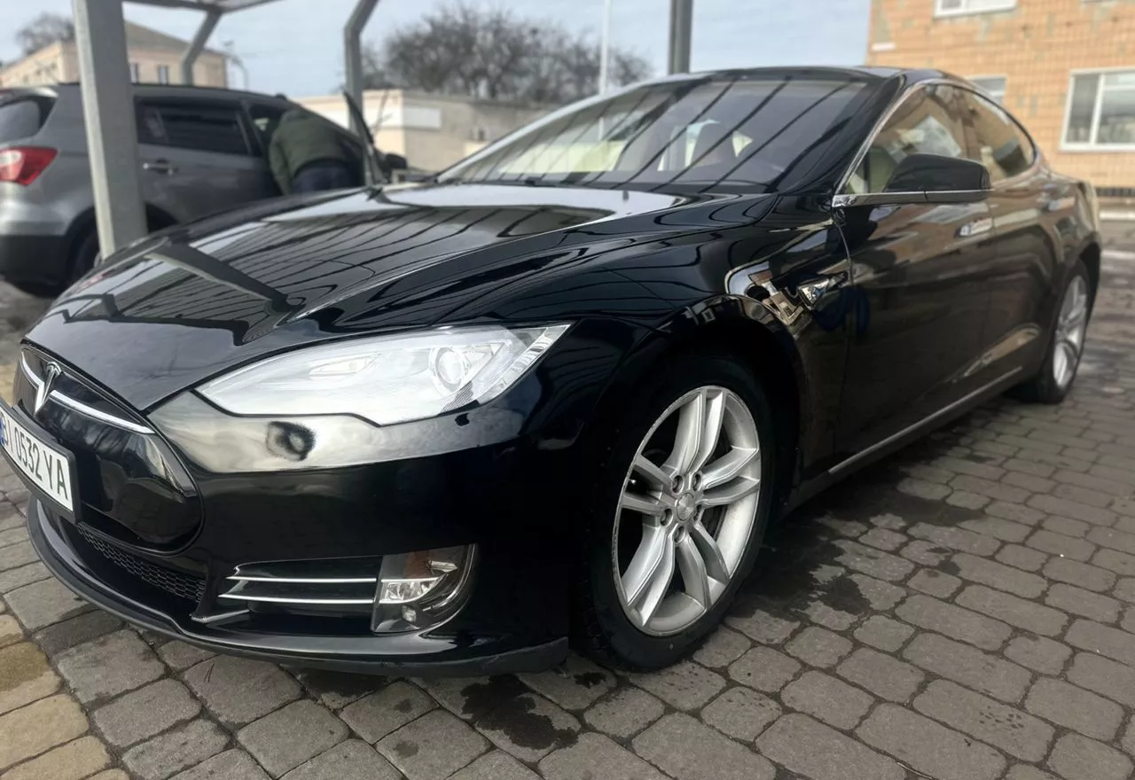 Tesla Model S  75 kWh 201381