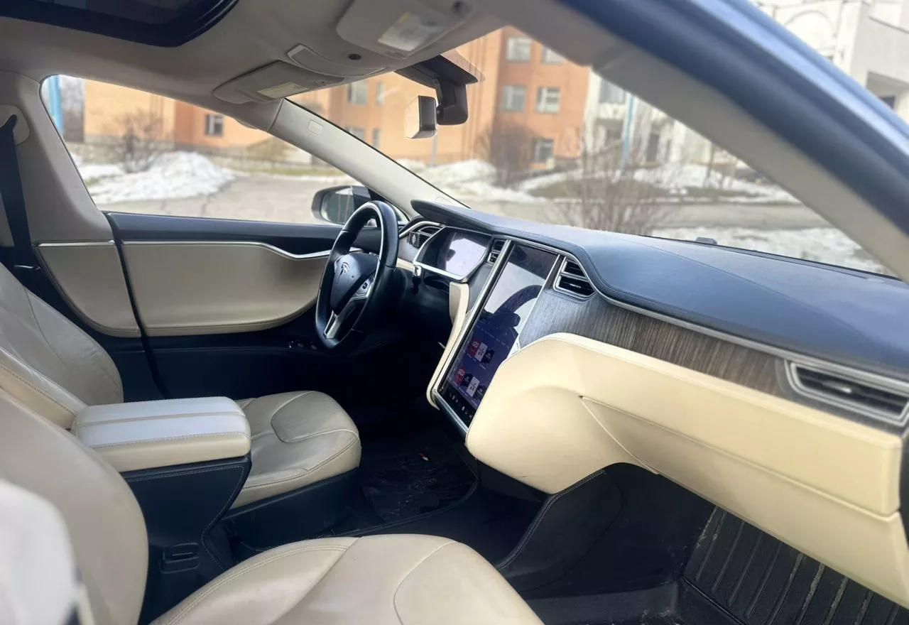 Tesla Model S  75 kWh 2013201