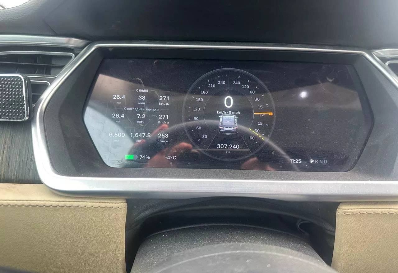 Tesla Model S  75 kWh 2013261