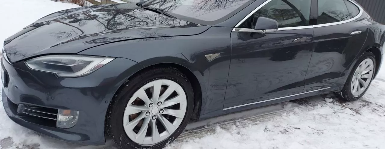 Tesla Model S  201601