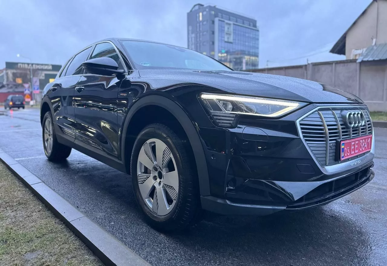 Audi E-tron 