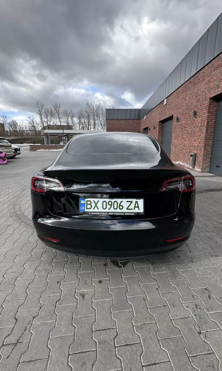 Tesla Model 3  202111