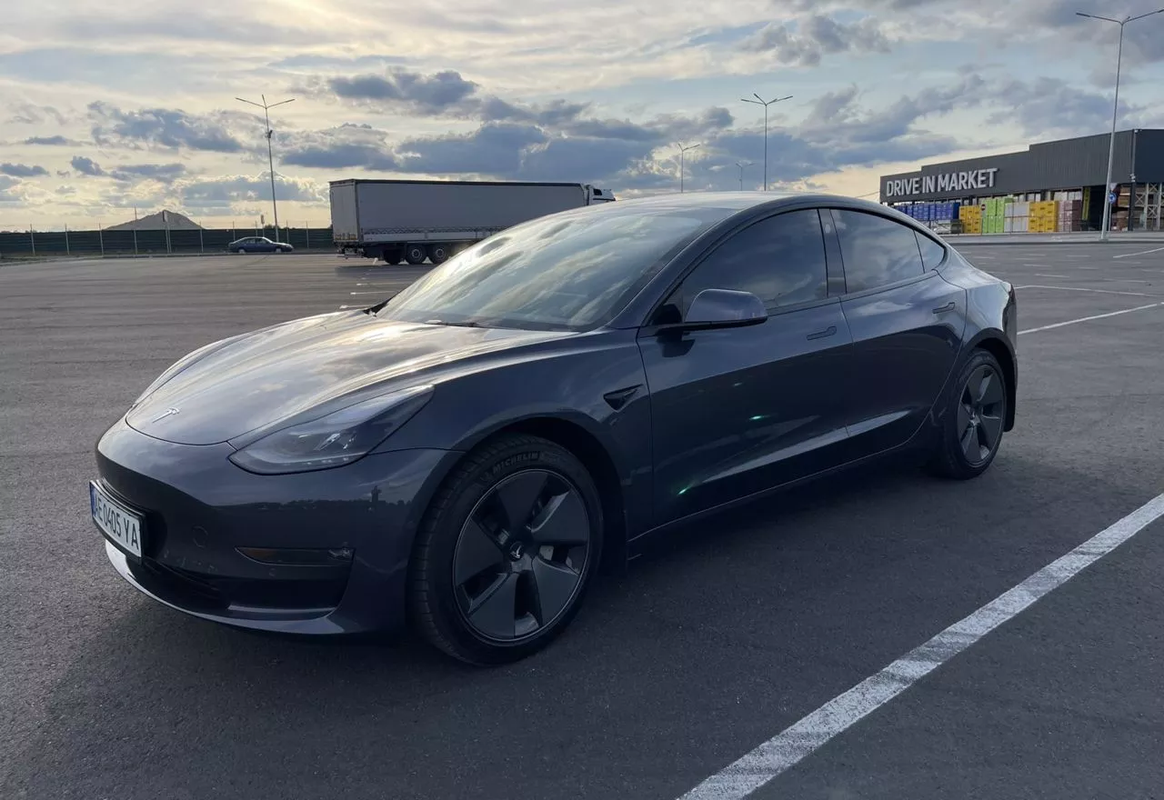 Tesla Model 3  202111