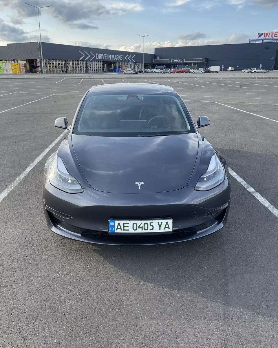 Tesla Model 3  202121