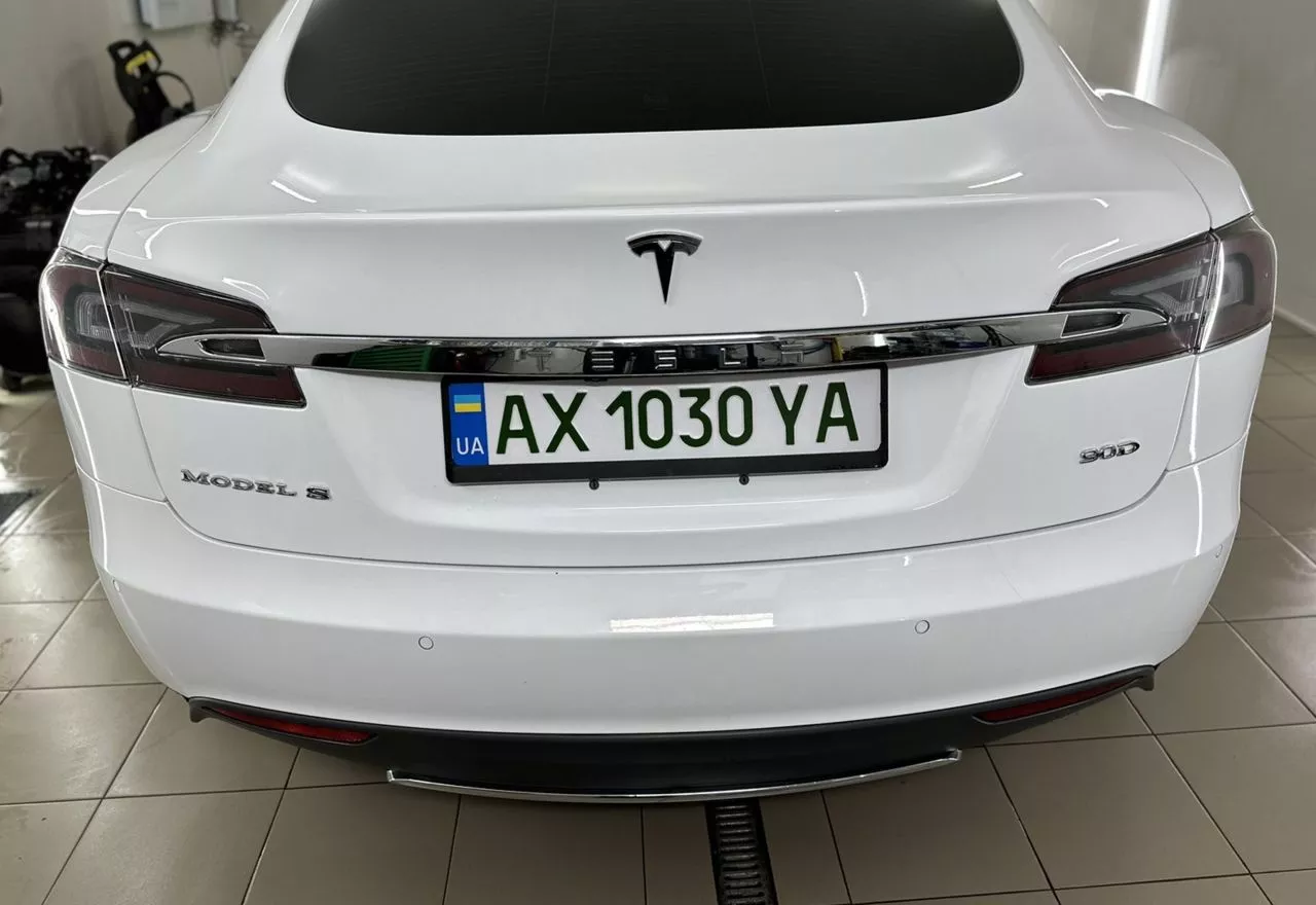 Tesla Model S  201521