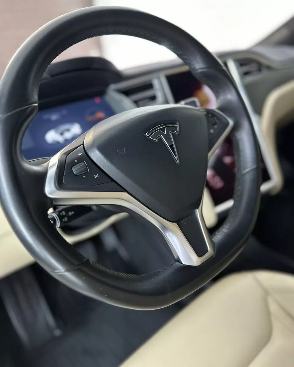 Tesla Model S  2015121