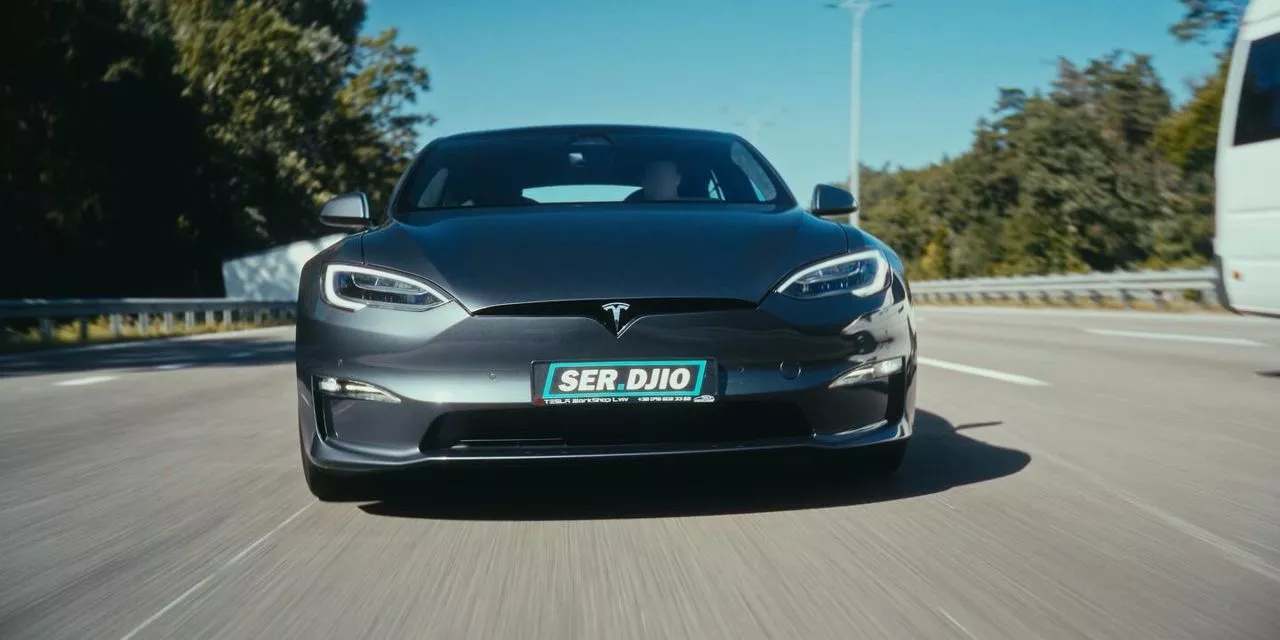 Tesla Model S 