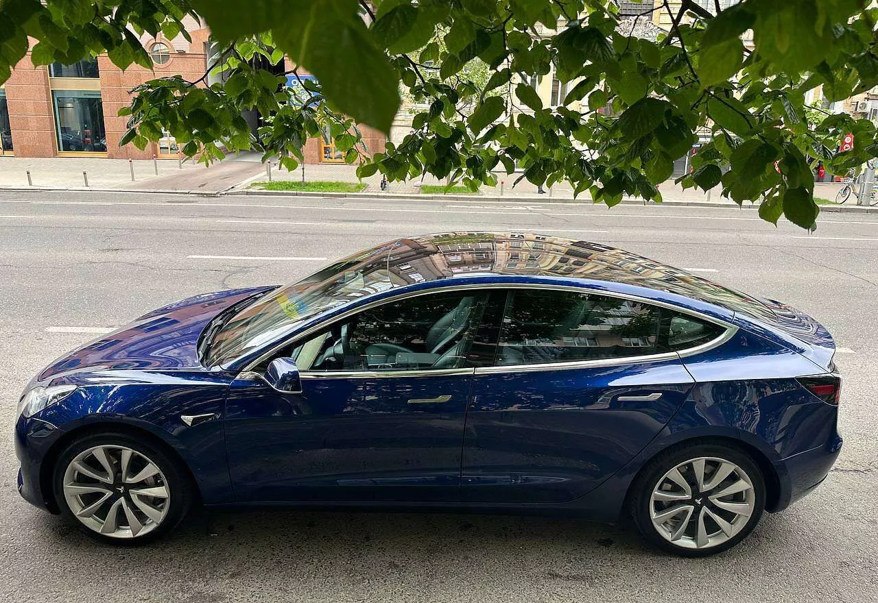 Tesla Model 3  201821