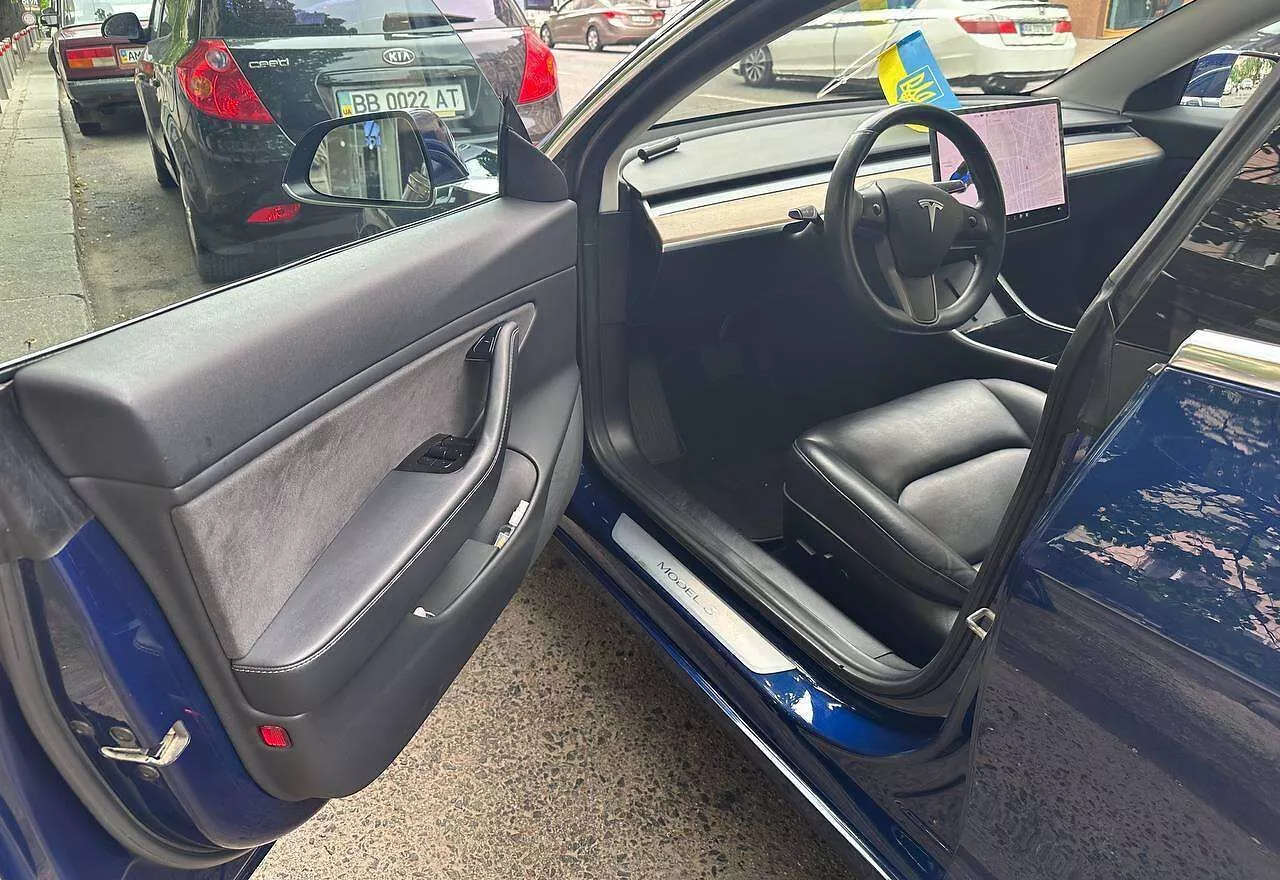 Tesla Model 3  2018131