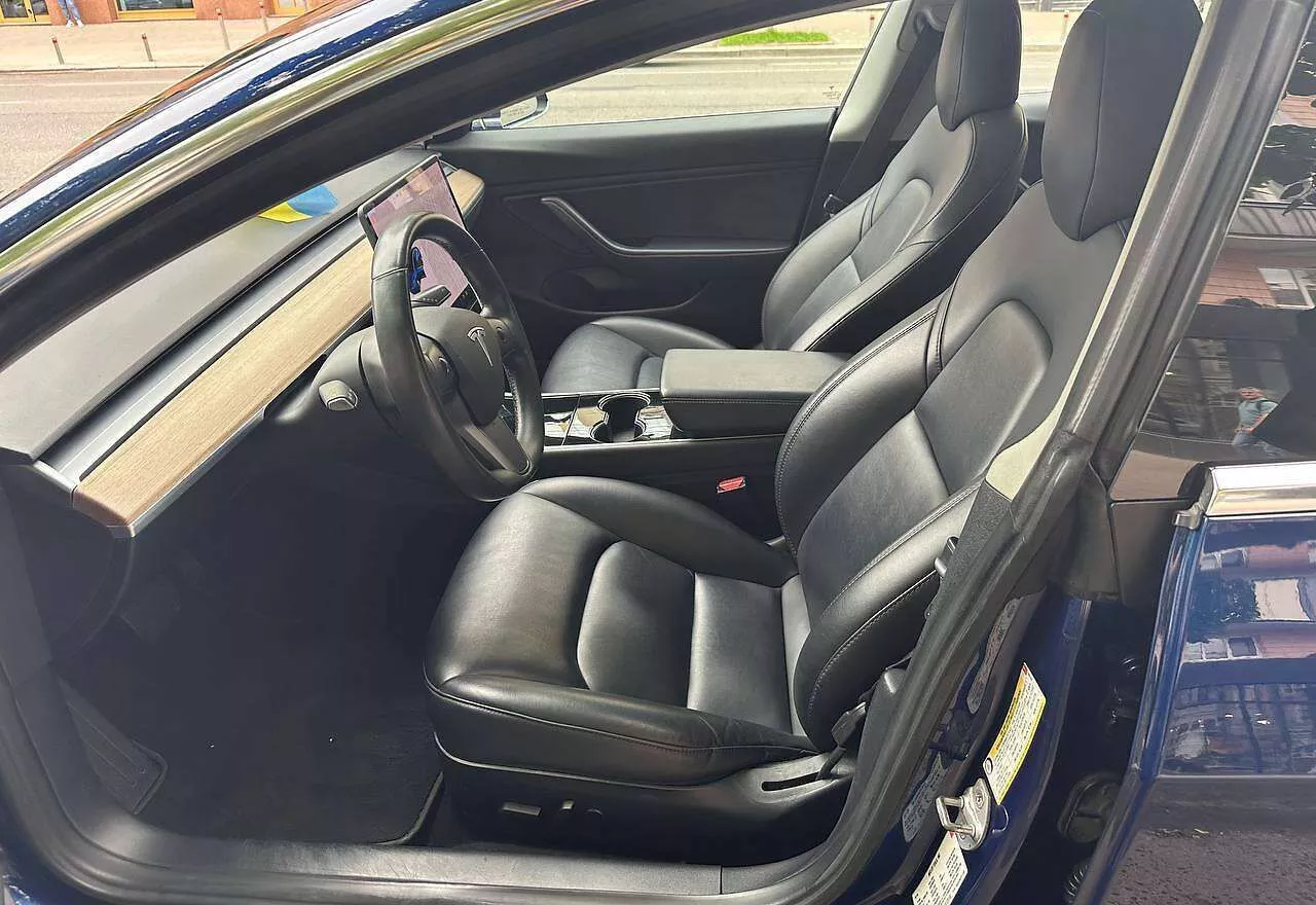 Tesla Model 3  2018141