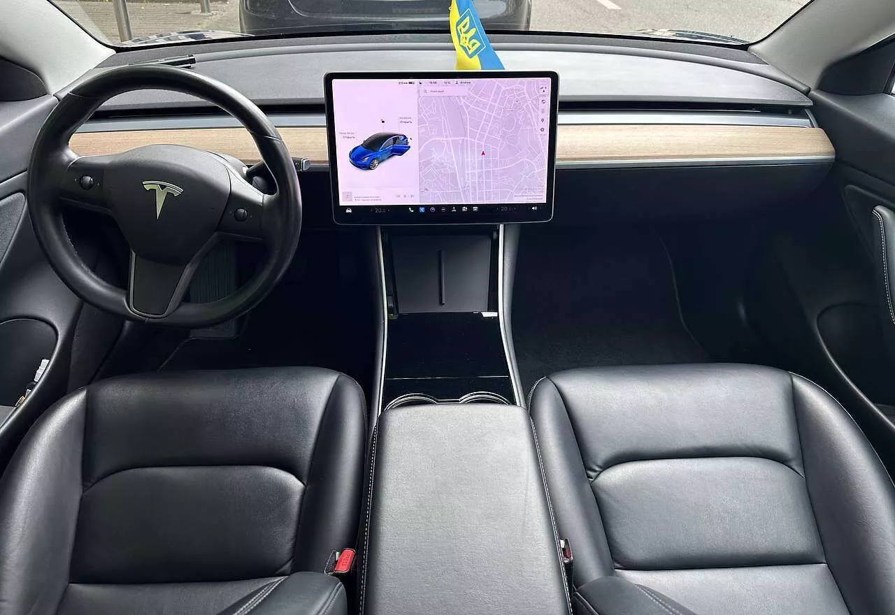Tesla Model 3  2018161