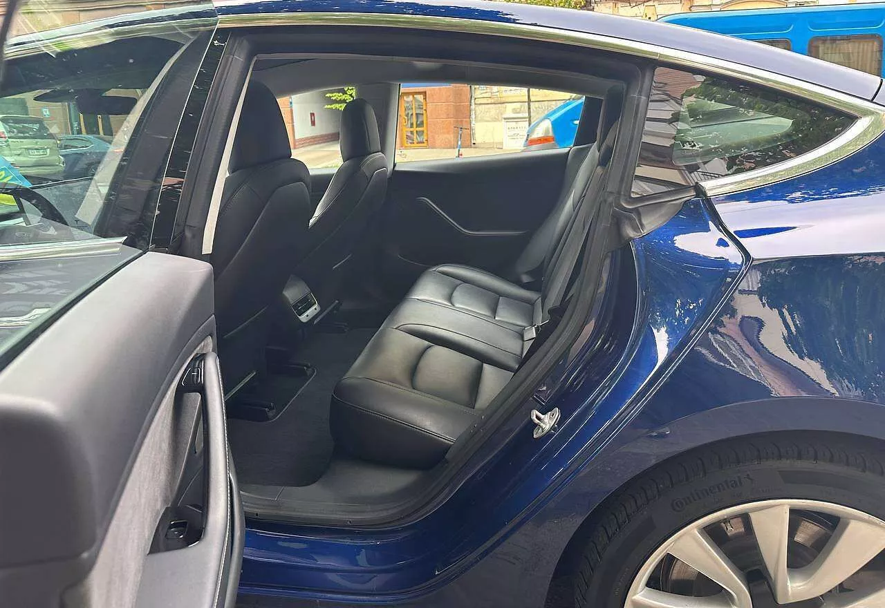 Tesla Model 3  2018171