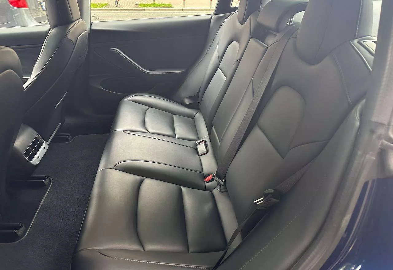 Tesla Model 3  2018181