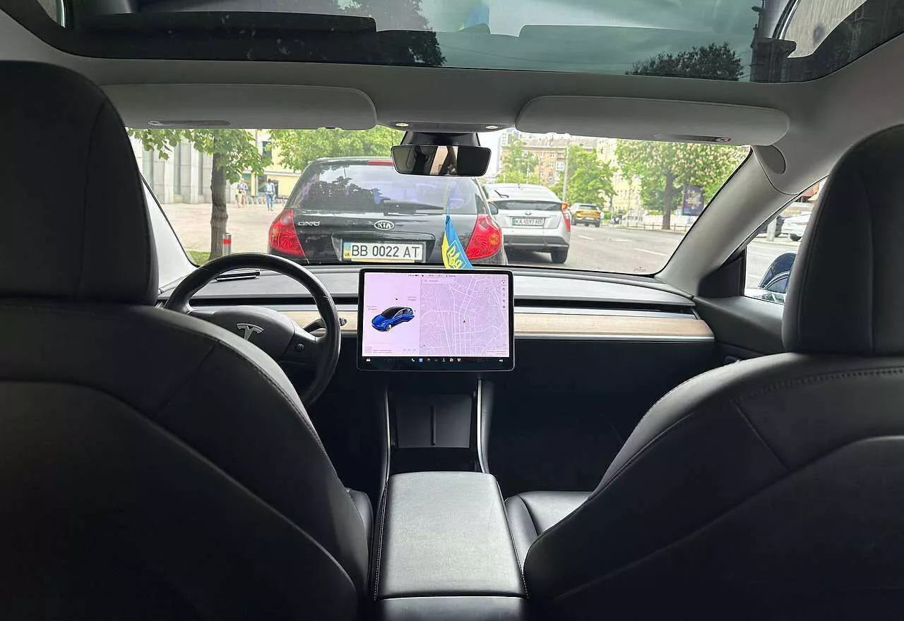 Tesla Model 3  2018191