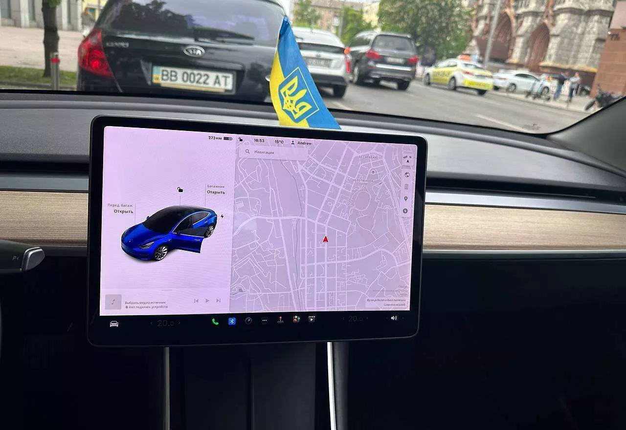 Tesla Model 3  2018201