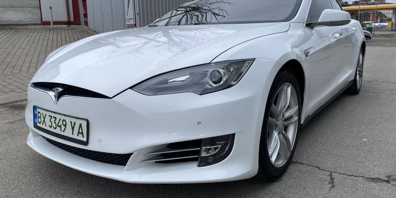 Tesla Model S  85 kWh 201401