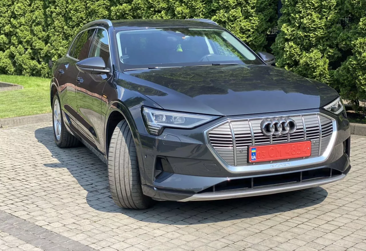 Audi E-tron 