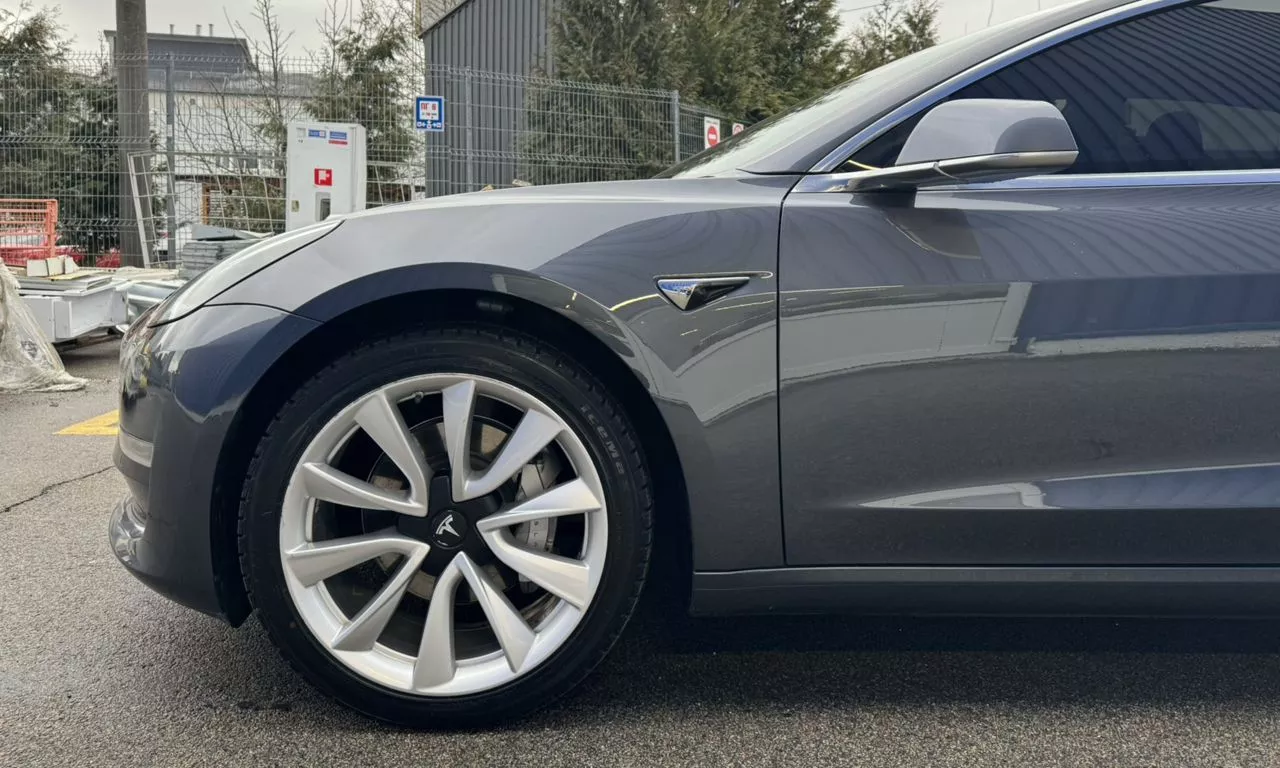 Tesla Model 3  75 kWh 2019131