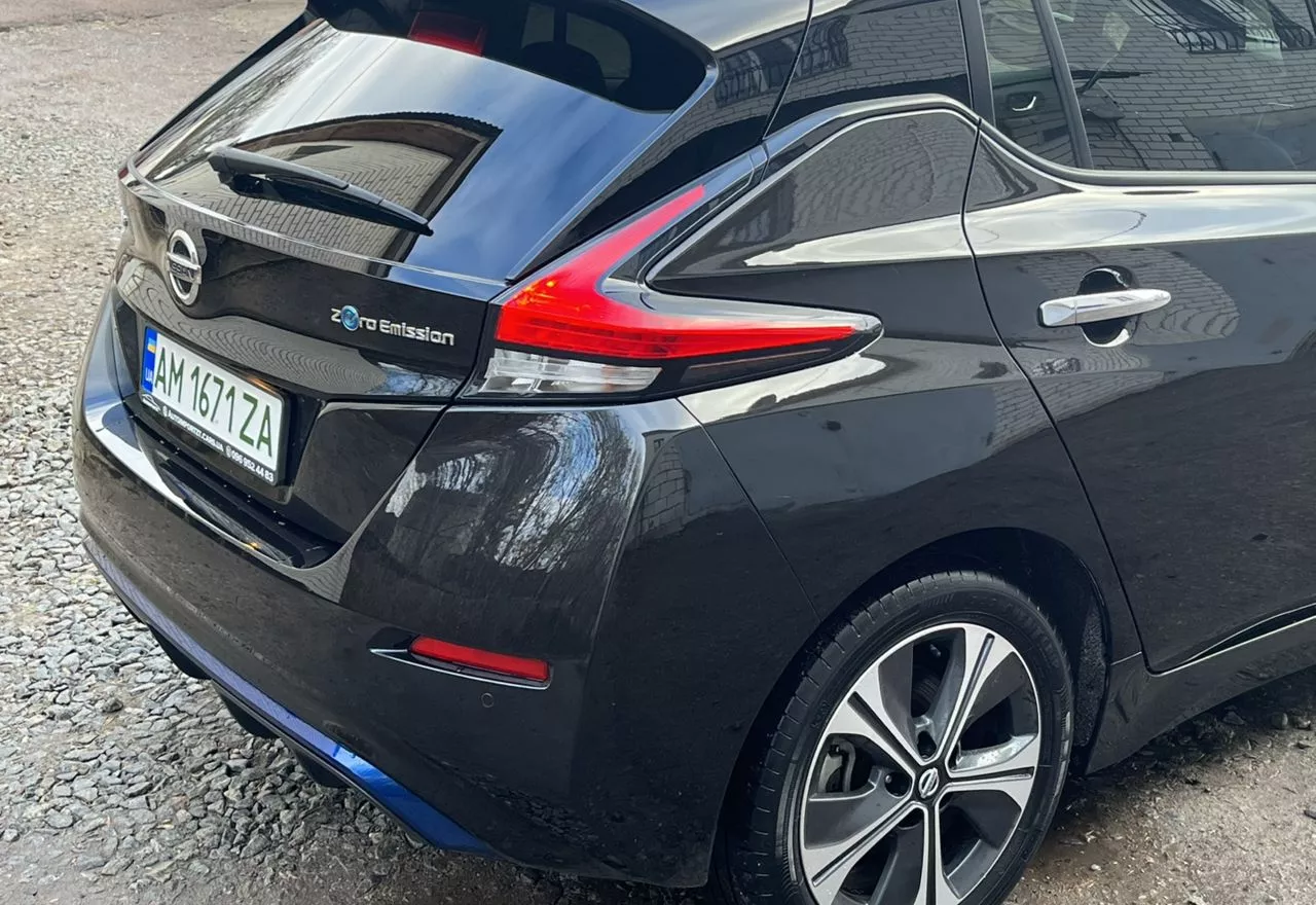 Nissan Leaf  2018241