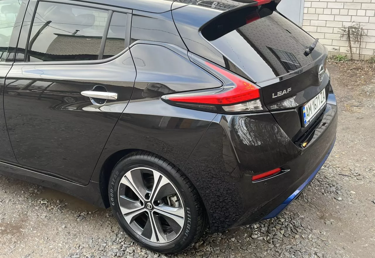 Nissan Leaf  2018251