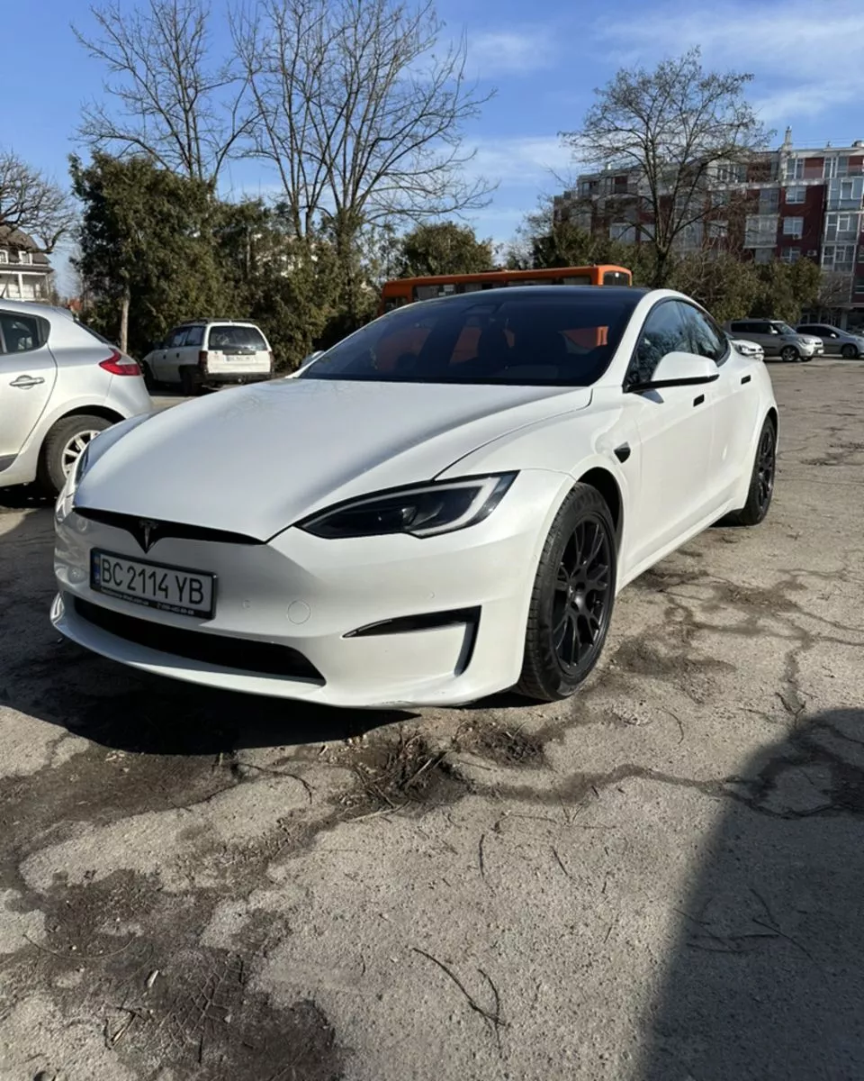 Tesla Model S 