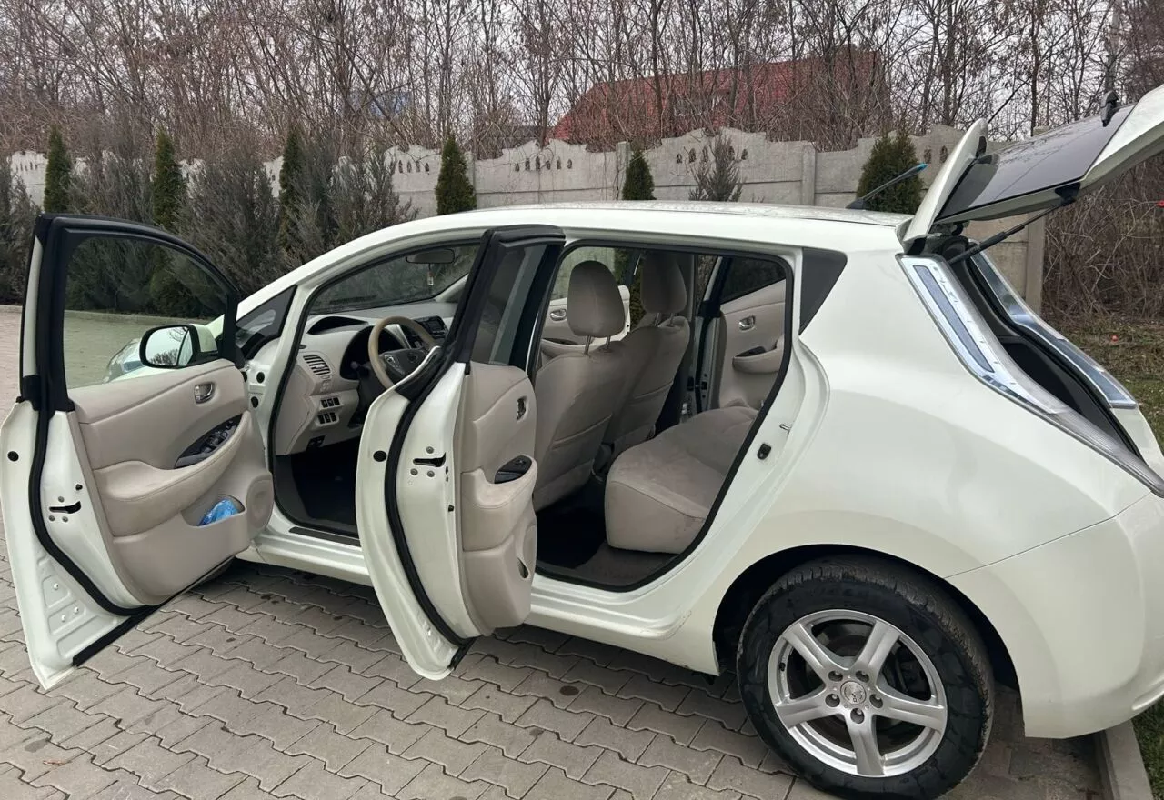 Nissan Leaf  201251