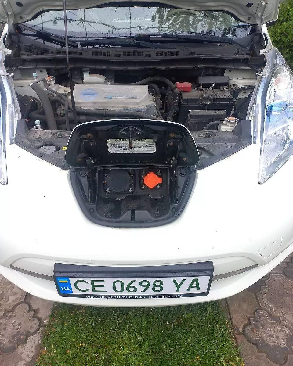 Nissan Leaf  2012151