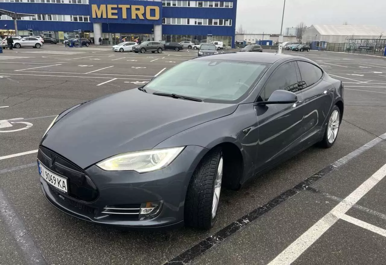 Tesla Model S 