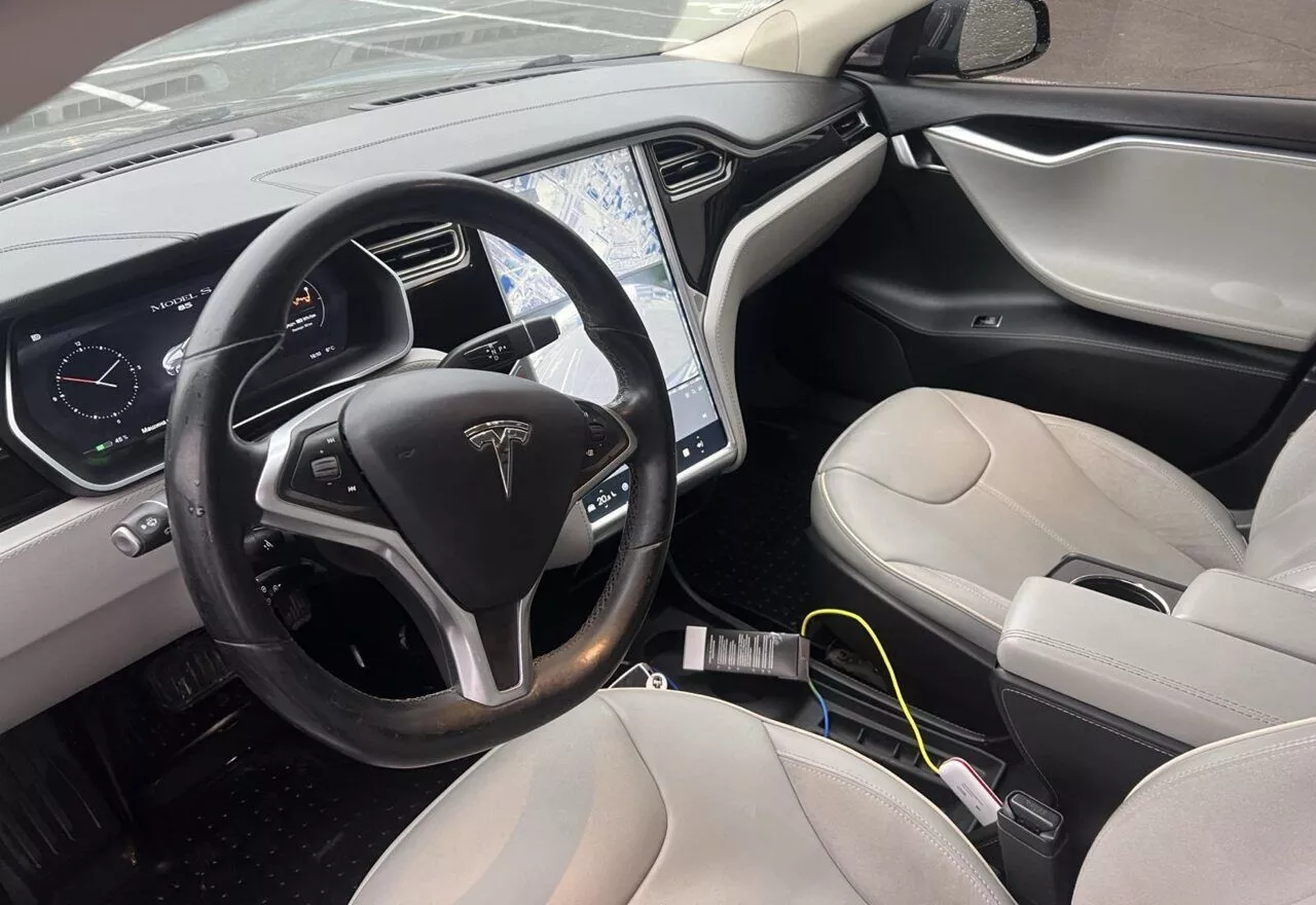 Tesla Model S  85 kWh 201471