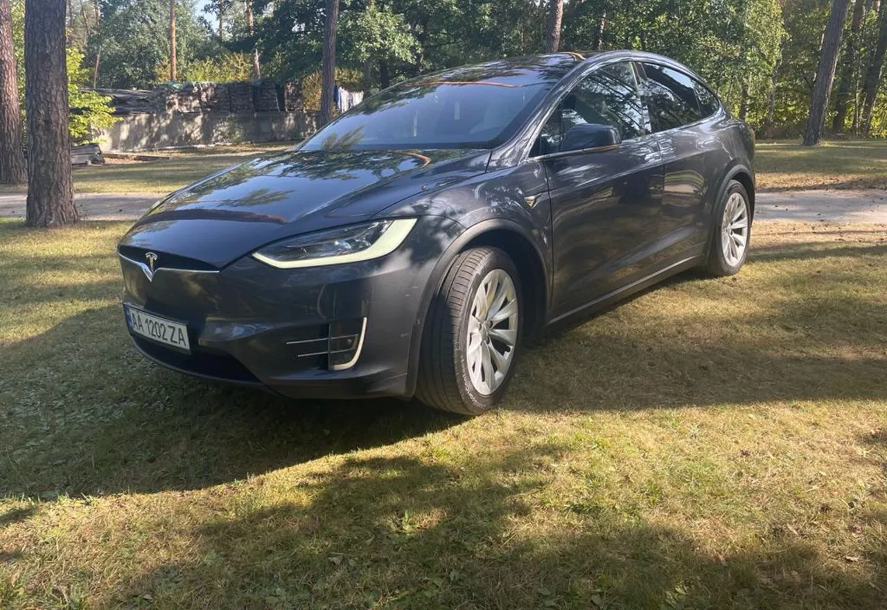 Tesla Model X 