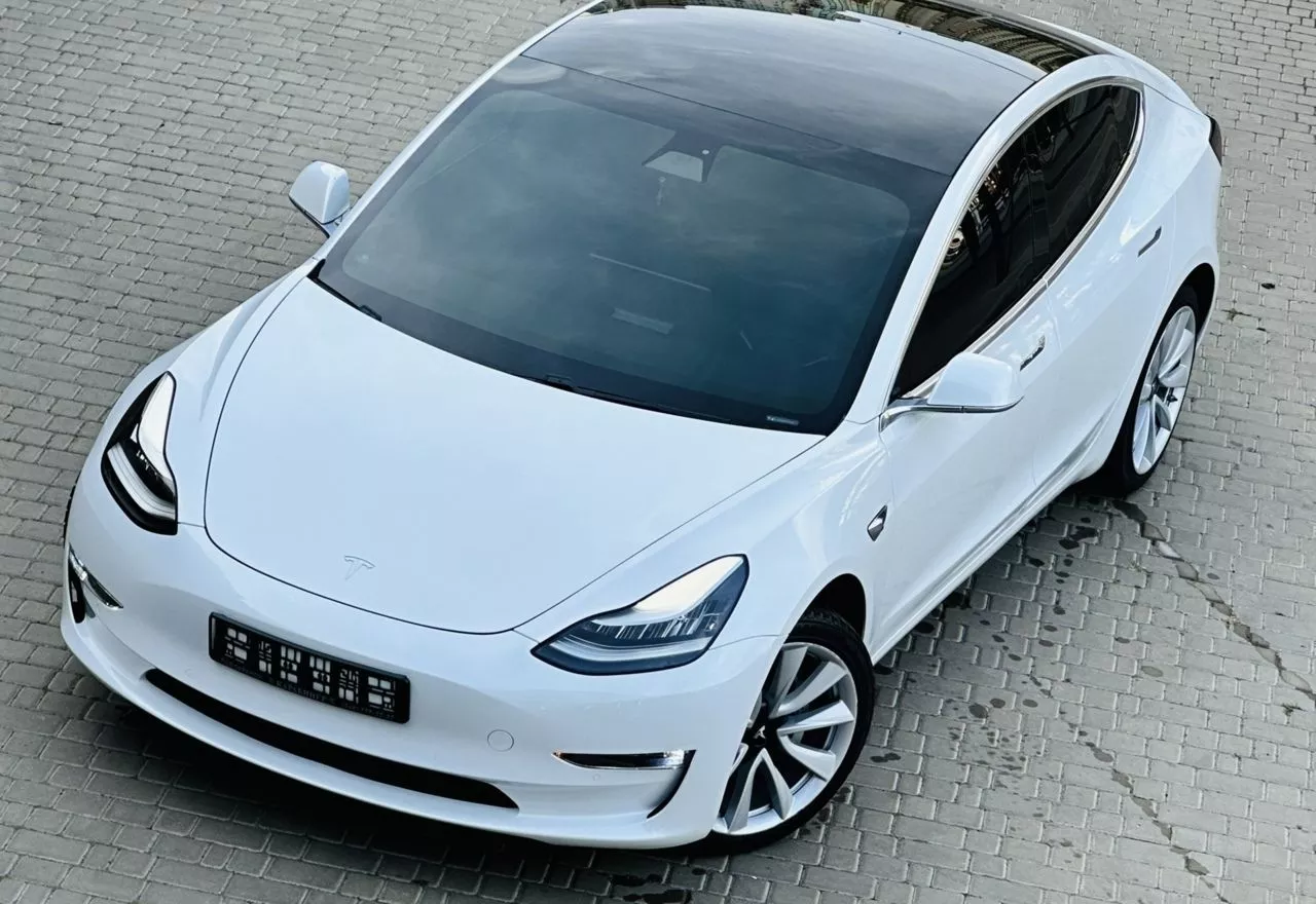 Tesla Model 3  2019101