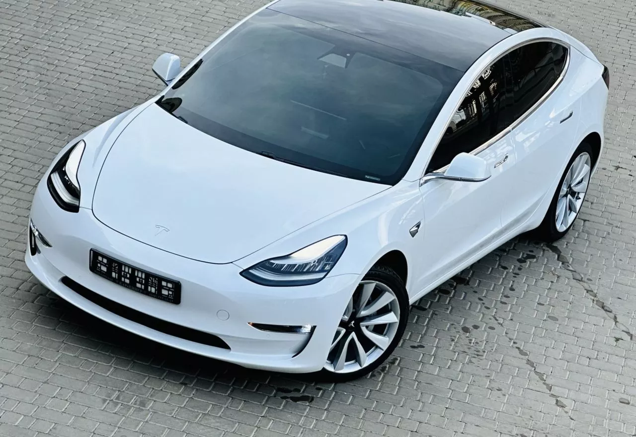 Tesla Model 3  2019111