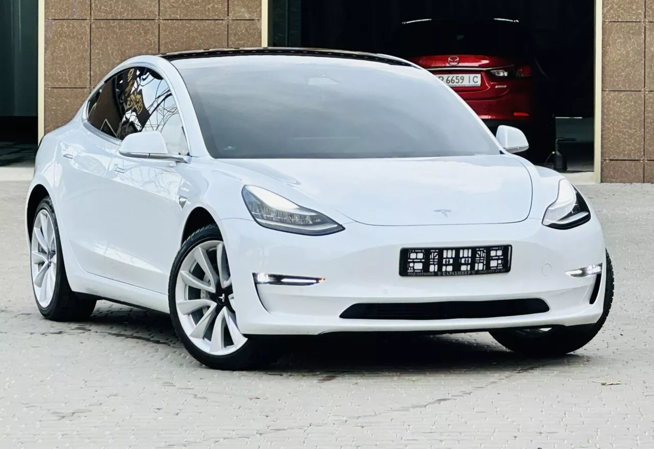 Tesla Model 3  2019141