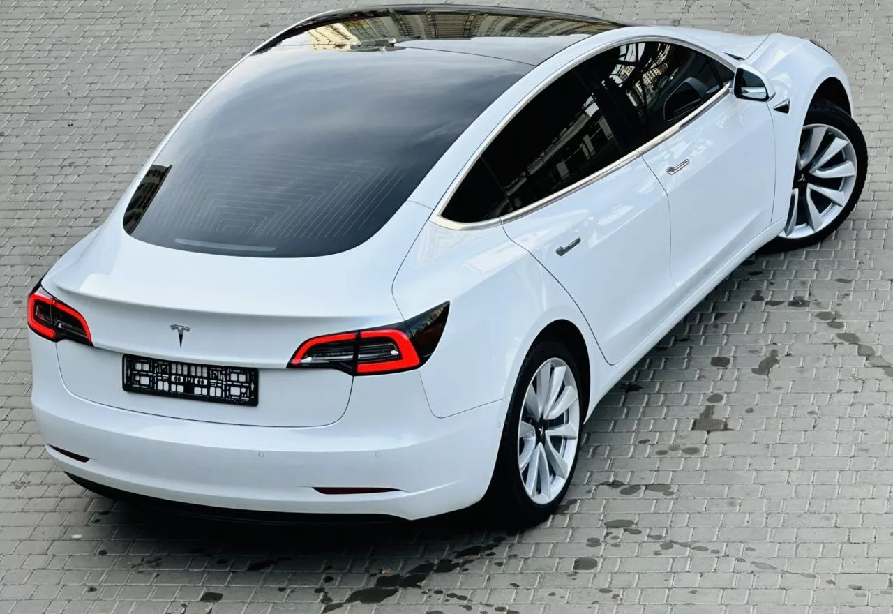 Tesla Model 3  2019191