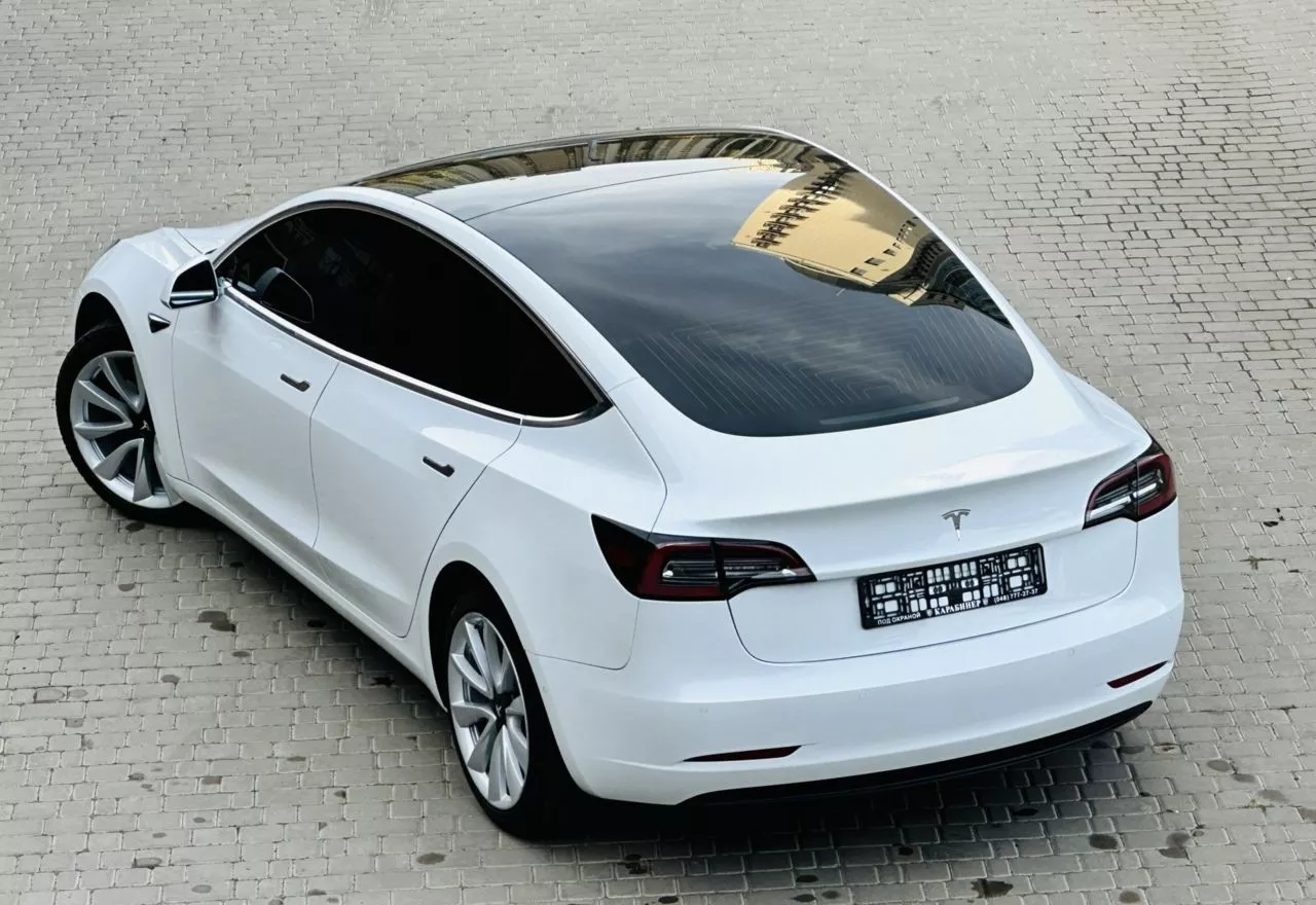 Tesla Model 3  2019211