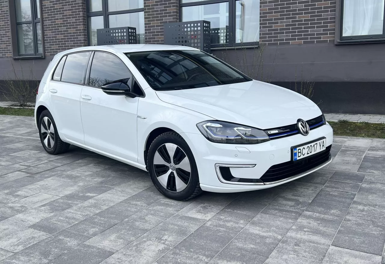 Volkswagen e-Golf  100 kWh 2017211