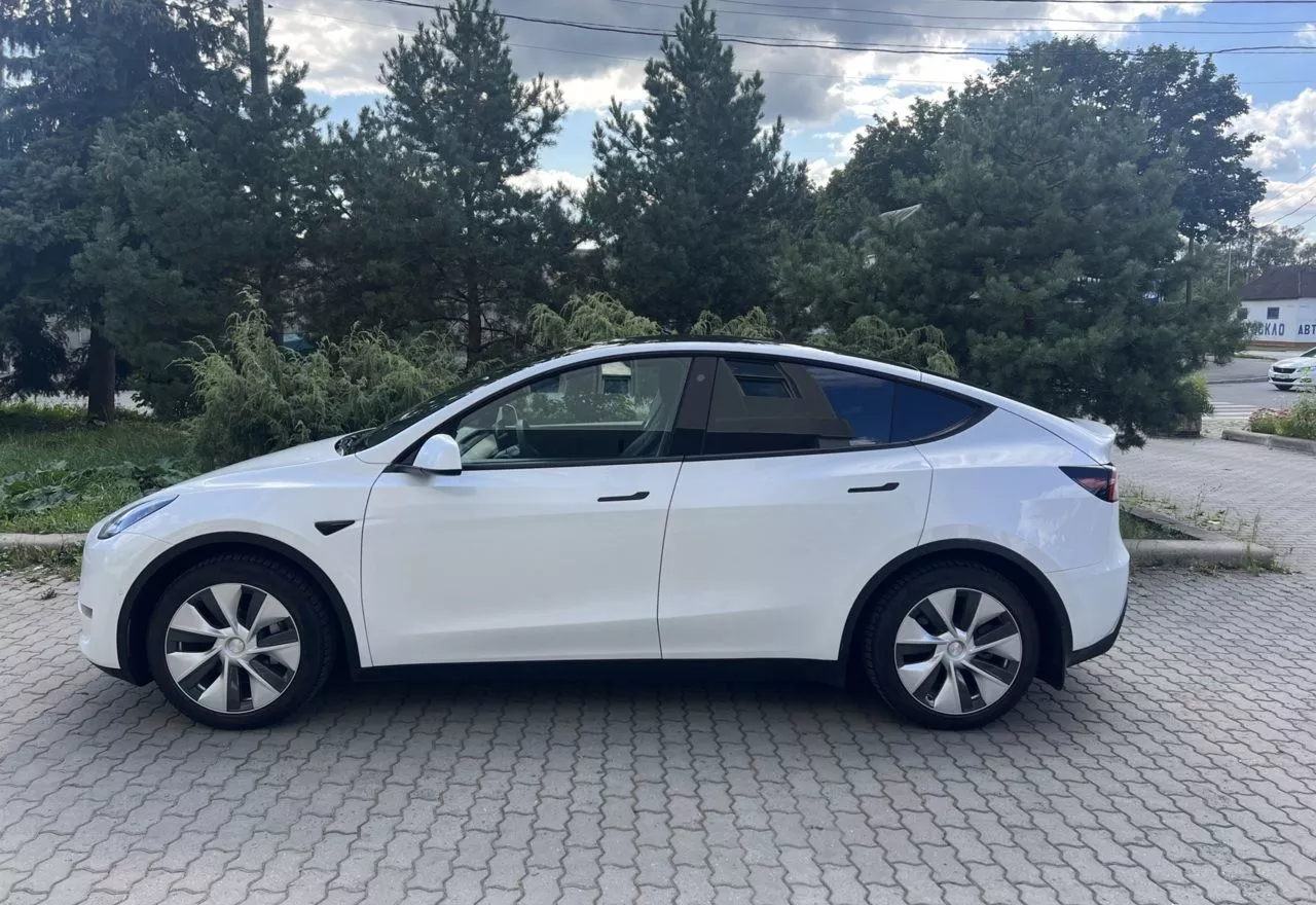 Tesla Model Y  65 kWh 202111