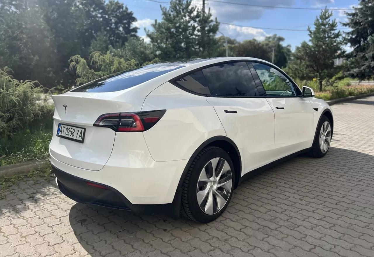 Tesla Model Y  65 kWh 2021201