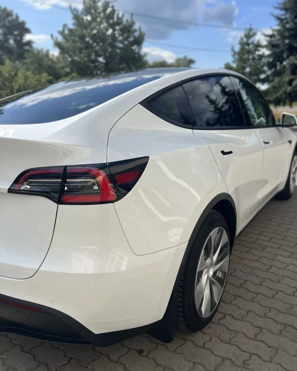 Tesla Model Y  65 kWh 2021211