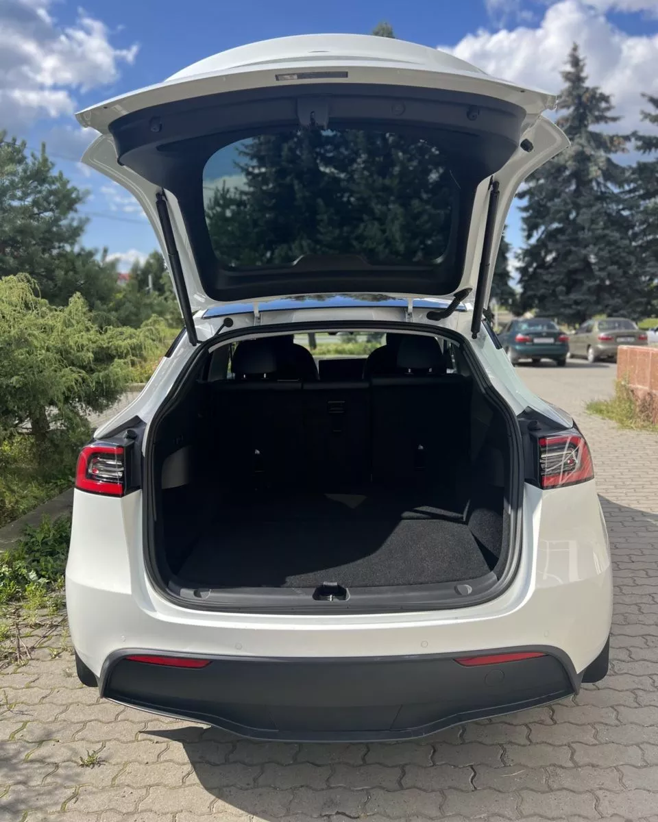 Tesla Model Y  65 kWh 2021221