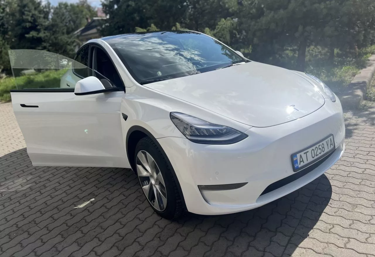 Tesla Model Y  65 kWh 2021261