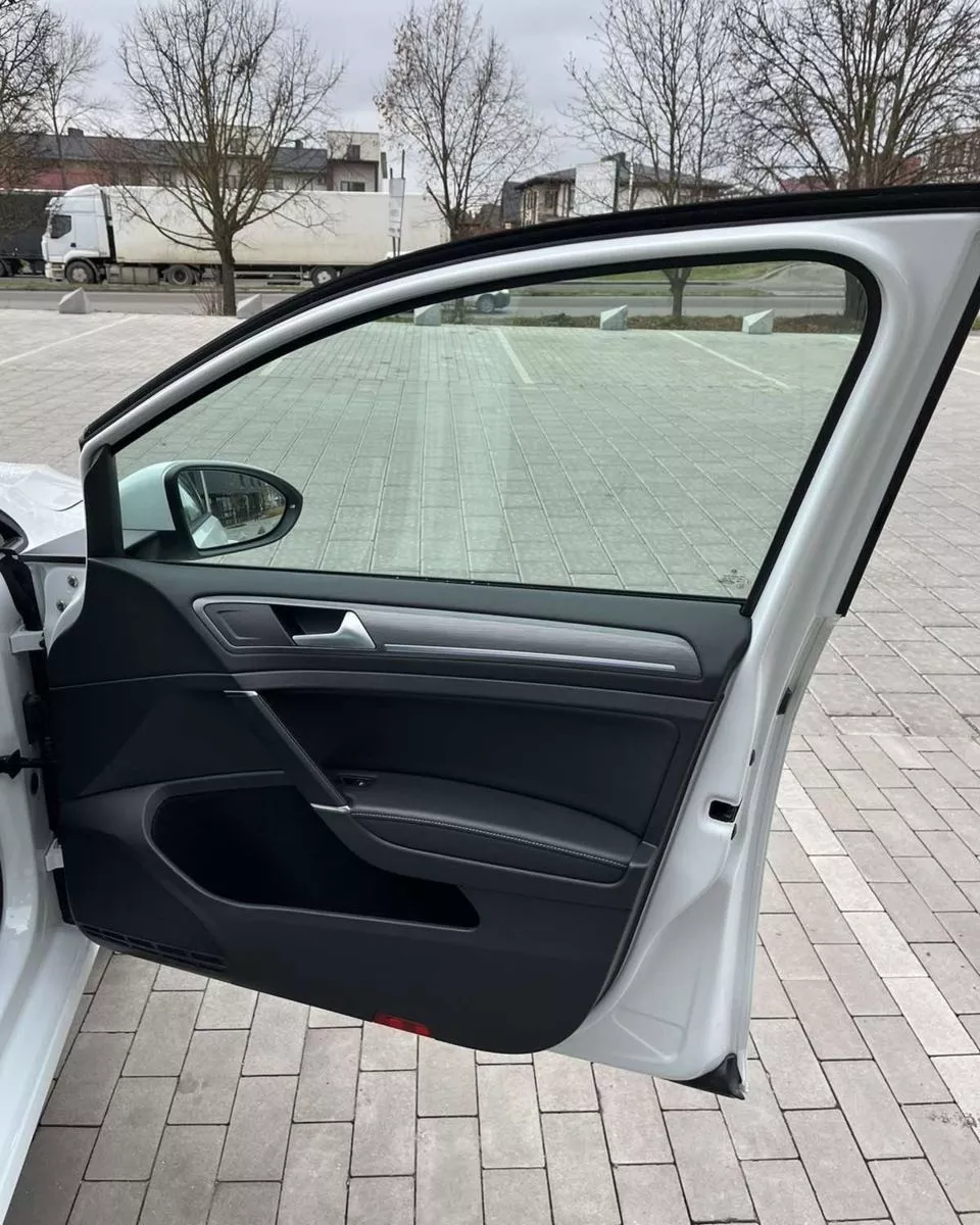 Volkswagen e-Golf  2018171