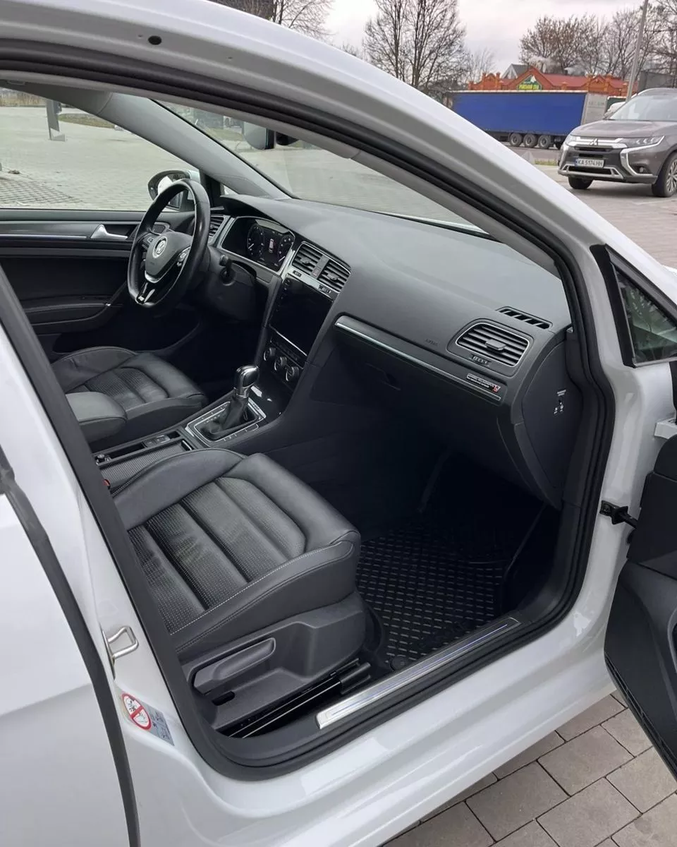 Volkswagen e-Golf  2018181